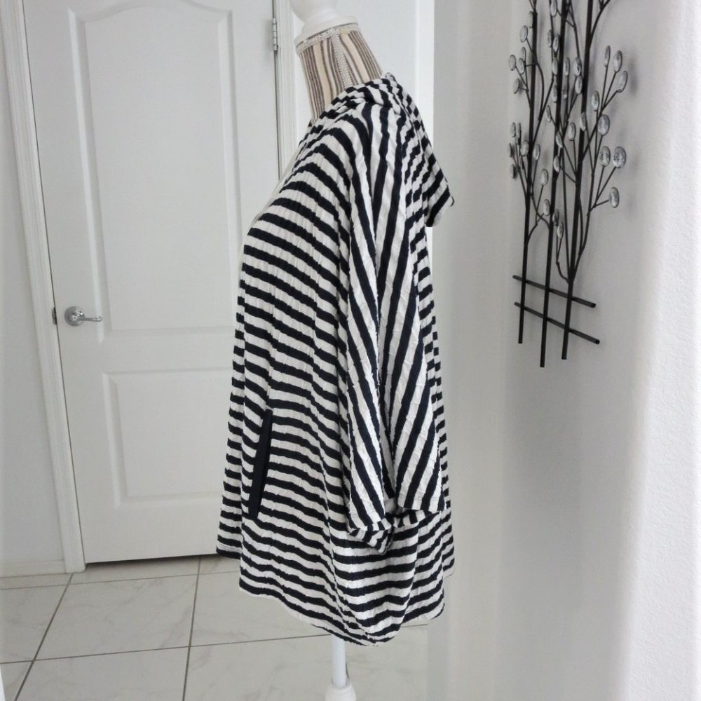 New JUDE Zip Front Hooded Striped Navy White Jacket Dolman Batwing Pockets NWT - Picture 4 of 14
